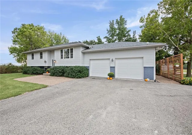 Photo 3 of Single family home for sale at 16409 E 289th Street, Harrisonville, MO 64701 | MLS# 2643497 | Listing updated on 2026-09-29