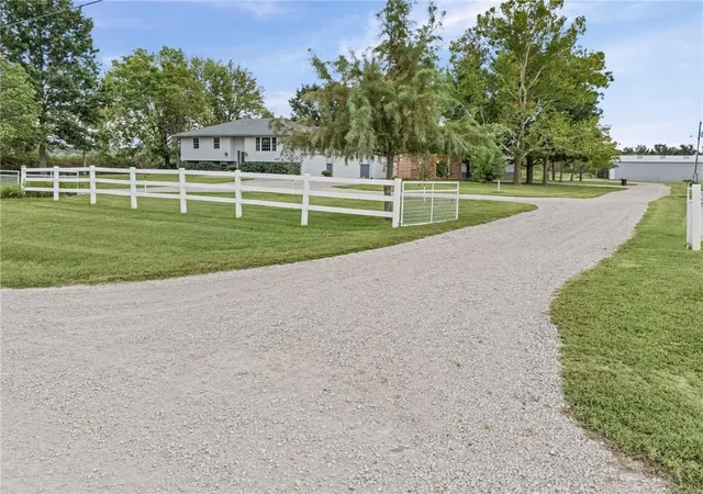 Photo 3 of Single family home for sale at 16409 E 289th Street, Harrisonville, MO 64701 | MLS# 2643497 | Listing updated on 2026-09-29