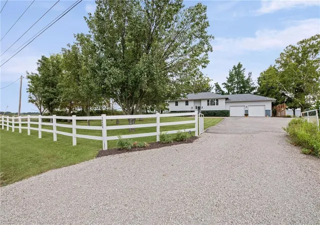 Photo 4 of Single family home for sale at 16409 E 289th Street, Harrisonville, MO 64701 | MLS# 2643497 | Listing updated on 2026-09-29