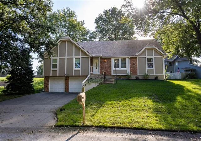 Photo 2 of Sale Pending at 1629 97th Street, Kansas City, MO 64155 | MLS# 2643499 | Listing updated on 2026-09-27