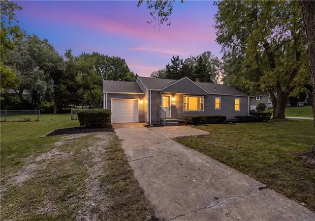 Photo 1 of Single family home for sale at 5433 Willow Ave, Raytown, MO 64133 | MLS# 2643505 | Listing updated on 2026-09-29