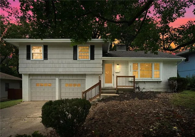 Photo 1 of Sale Pending at 8206 Elm Ave, Raytown, MO 64138 | MLS# 2643507 | Listing updated on 2026-09-27