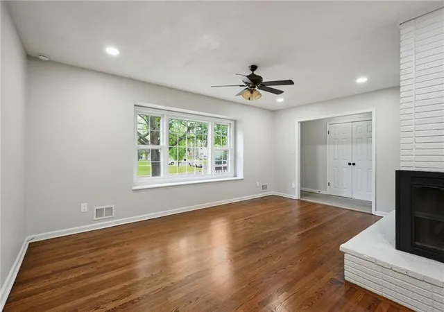 Photo 4 of Sale Pending at 8206 Elm Ave, Raytown, MO 64138 | MLS# 2643507 | Listing updated on 2026-09-27