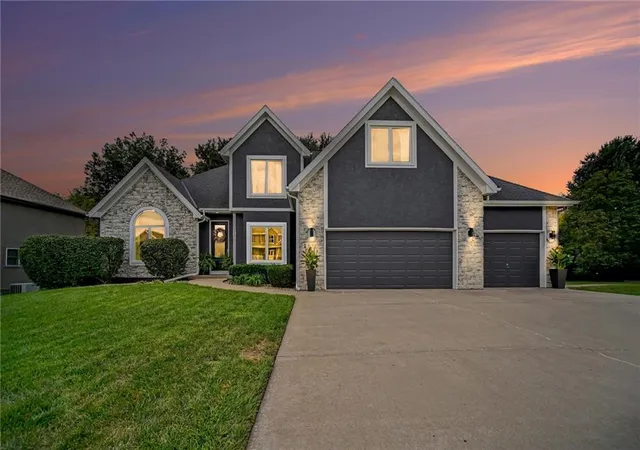 Photo 1 of Single family home for sale at 201 Surrey Ct, Smithville, MO 64089 | MLS# 2643509 | Listing updated on 2026-10-03