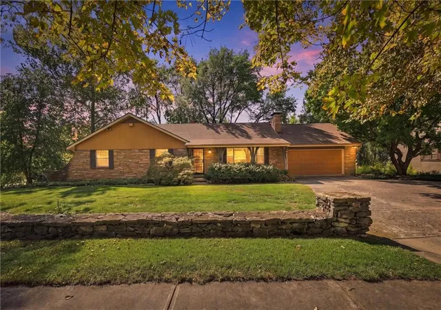 Photo 1 of Single family home for sale at 617 Brush Crk Blvd, Kansas City, MO 64110 | MLS# 2643510 | Listing updated on 2026-10-07