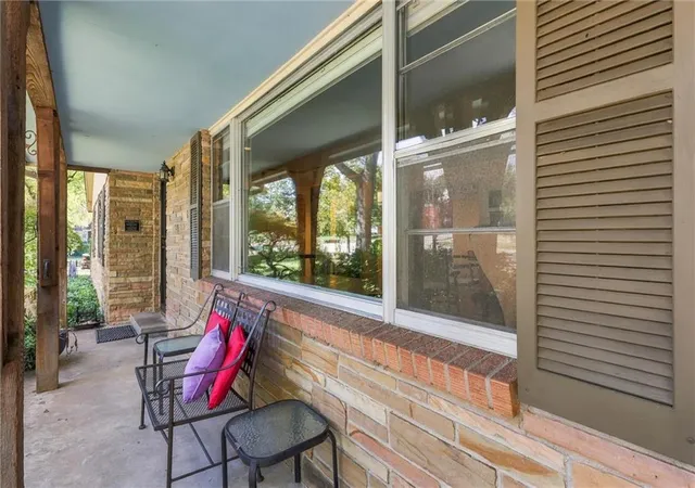 Photo 4 of Single family home for sale at 617 Brush Crk Blvd, Kansas City, MO 64110 | MLS# 2643510 | Listing updated on 2026-10-07