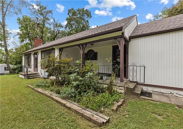 Photo 4 of Single family home for sale at 9800 Eastern Ave, Kansas City, MO 64134 | MLS# 2643514 | Listing updated on 2026-09-27