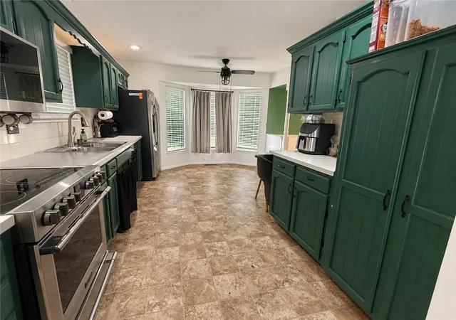 Photo 3 of Single family home for sale at 2121 Nw Hidden Pointe Ct, Blue Springs, MO 64015 | MLS# 2643516 | Listing updated on 2026-09-27
