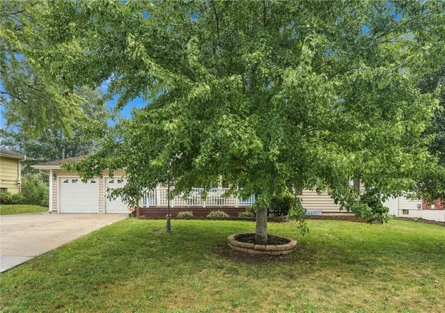 Photo 2 of Sale Pending at 303 Sw Marion Ln, Lees Summit, MO 64081 | MLS# 2643518 | Listing updated on 2026-09-30
