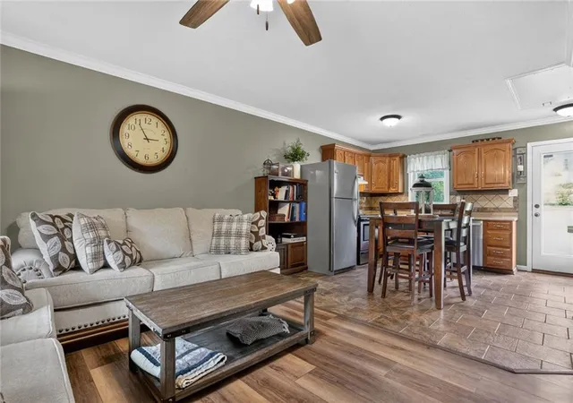 Photo 3 of Sale Pending at 5319 N Woodland Ave, Kansas City, MO 64118 | MLS# 2643525 | Listing updated on 2026-10-20