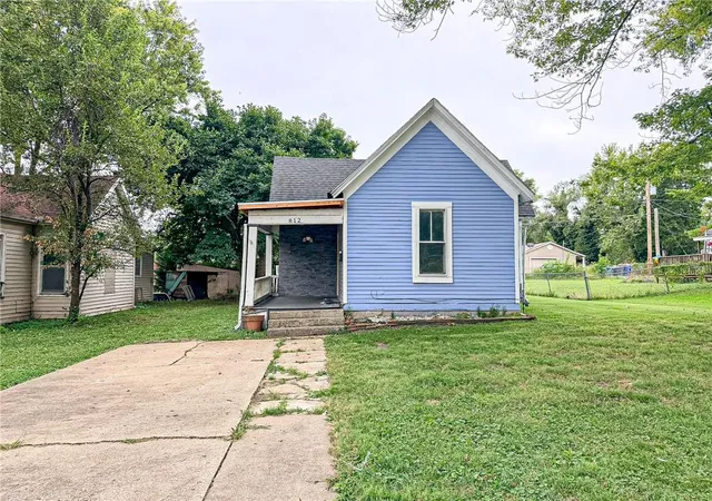 Photo 1 of Sale Pending at 812 E 7th Street, Sedalia, MO 65301 | MLS# 2643526 | Listing updated on 2026-10-02
