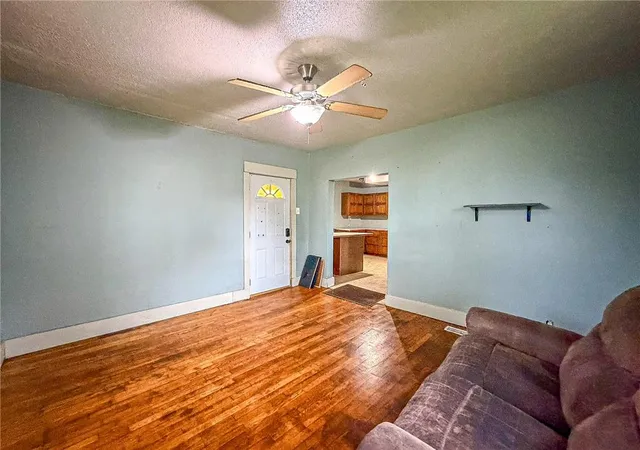 Photo 4 of Sale Pending at 812 E 7th Street, Sedalia, MO 65301 | MLS# 2643526 | Listing updated on 2026-10-02