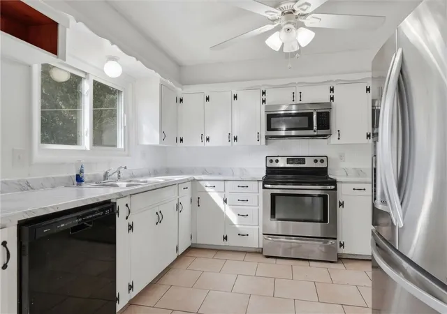 Photo 4 of Sale Pending at 9721 E 50th Street, Kansas City, MO 64133 | MLS# 2643527 | Listing updated on 2026-09-28