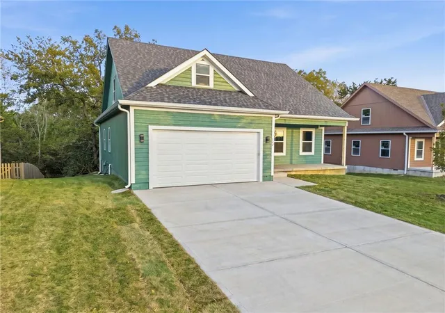 Photo 2 of Single family home for sale at 827 Old Paint Rd, Raymore, MO 64083 | MLS# 2643531 | Listing updated on 2026-10-21