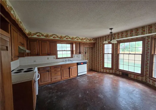 Photo 4 of Single family home for sale at 12905 Manchester Ave, Grandview, MO 64030 | MLS# 2643541 | Listing updated on 2026-10-28
