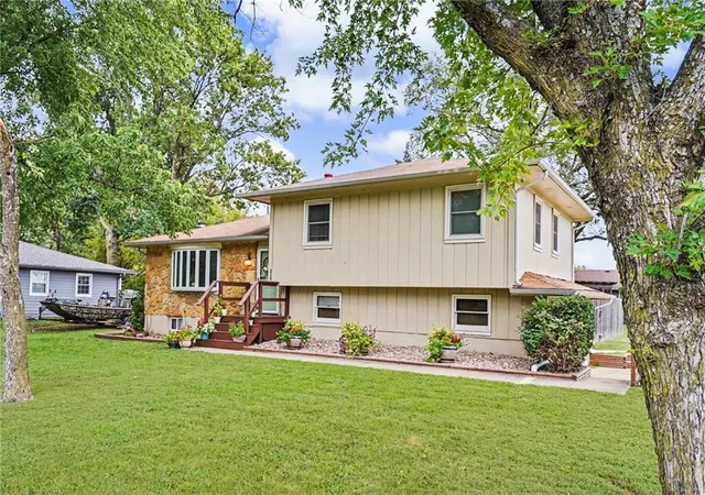 Photo 3 of Single family home for sale at 1236 Locust St, Eudora, KS 66025 | MLS# 2643544 | Listing updated on 2026-09-26