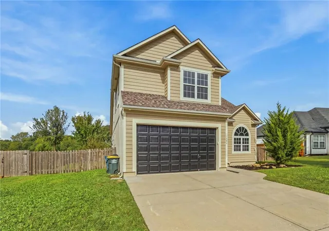 Photo 2 of Single family home for sale at 1306 Thomas Dr, Louisburg, KS 66053 | MLS# 2643546 | Listing updated on 2026-09-28