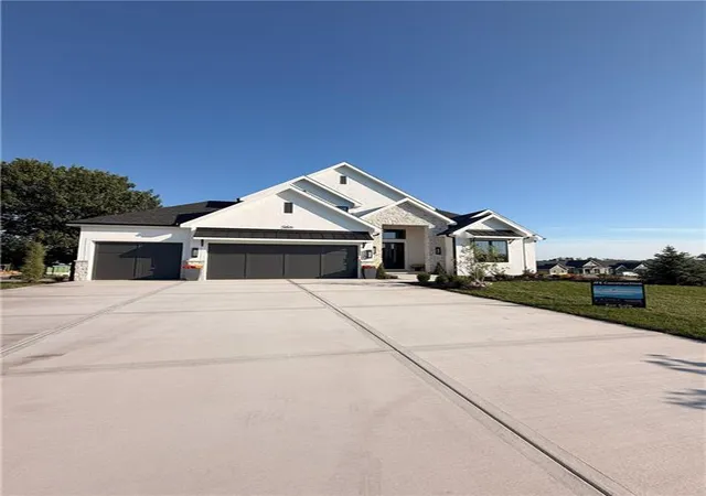 Photo 1 of Sale Pending at 586 S Shore Dr, Pleasant Hill, MO 64080 | MLS# 2643550 | Listing updated on 2026-09-24