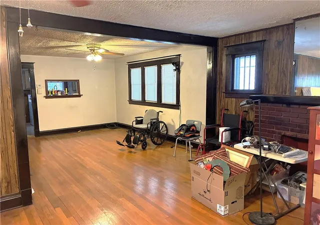 Photo 3 of Sale Pending at 3525 Flora Ave, Kansas City, MO 64109 | MLS# 2643556 | Listing updated on 2026-10-13