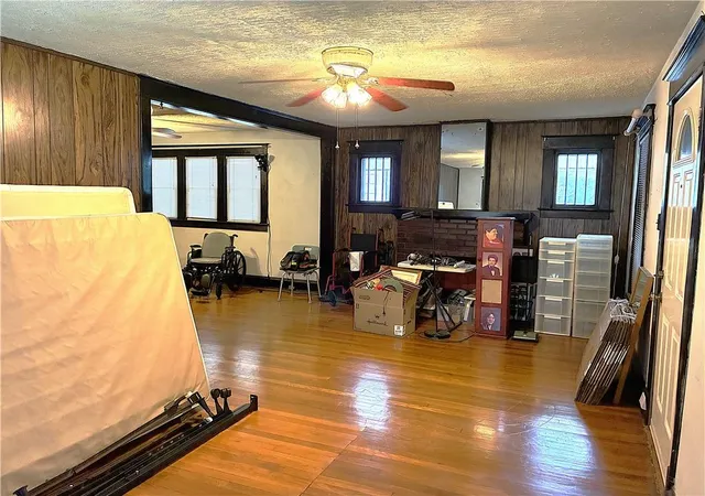 Photo 4 of Sale Pending at 3525 Flora Ave, Kansas City, MO 64109 | MLS# 2643556 | Listing updated on 2026-10-13
