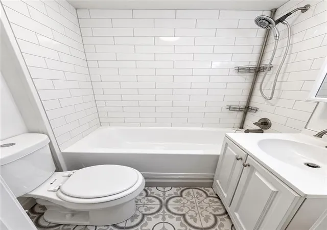 Photo 4 of House for sale at 8850 Woodland Dr, Lenexa, KS 66220 | MLS# 2643557 | Listing updated on 2026-09-26