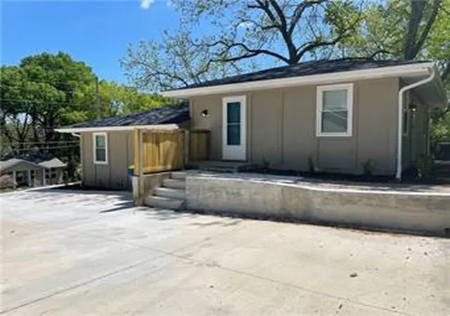 Photo 2 of Multi family home for sale at 326 N Morse Ave, Liberty, MO 64068 | MLS# 2643559 | Listing updated on 2026-09-24
