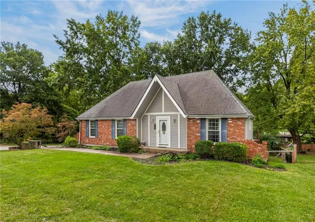 Photo 3 of Single family home for sale at 609 Nashua Rd, Liberty, MO 64068 | MLS# 2643562 | Listing updated on 2026-09-25