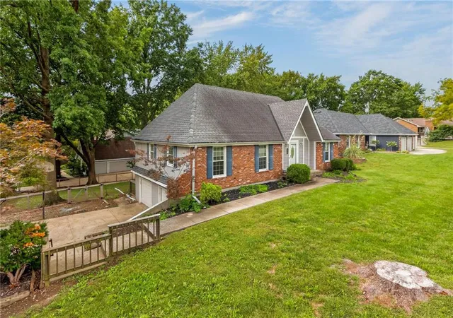 Photo 3 of Single family home for sale at 609 Nashua Rd, Liberty, MO 64068 | MLS# 2643562 | Listing updated on 2026-09-25