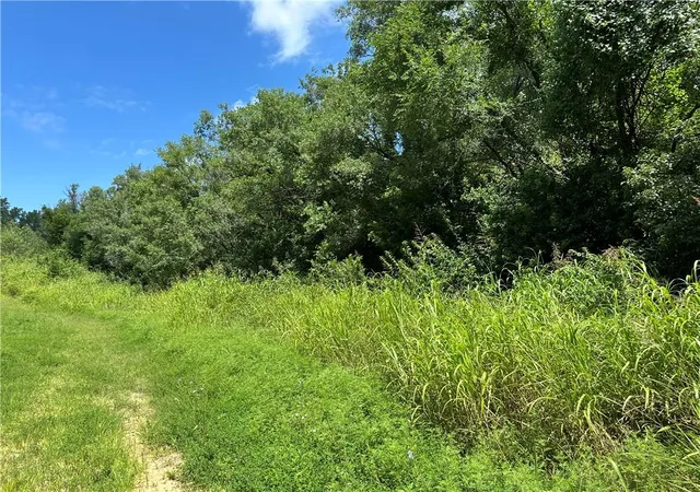 Photo 4 of Sale Pending at 2941 Loring Ln, Bonner Springs, KS 66012 | MLS# 2643573 | Listing updated on 2026-10-09
