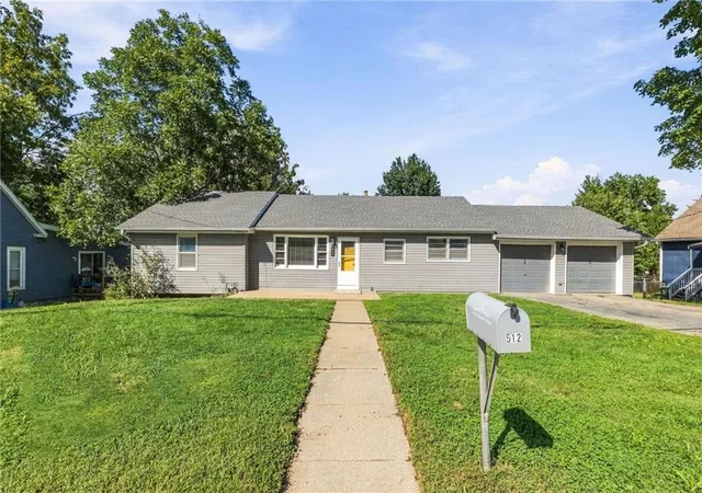Photo 1 of Sale Pending at 512 E Woods St, Smithville, MO 64089 | MLS# 2643575 | Listing updated on 2026-10-02