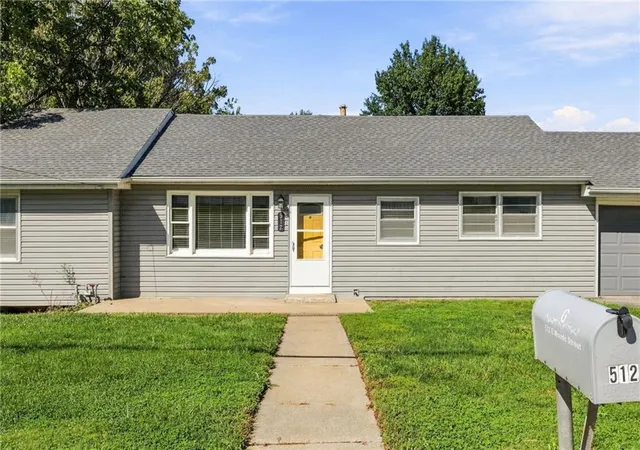 Photo 2 of Sale Pending at 512 E Woods St, Smithville, MO 64089 | MLS# 2643575 | Listing updated on 2026-10-02