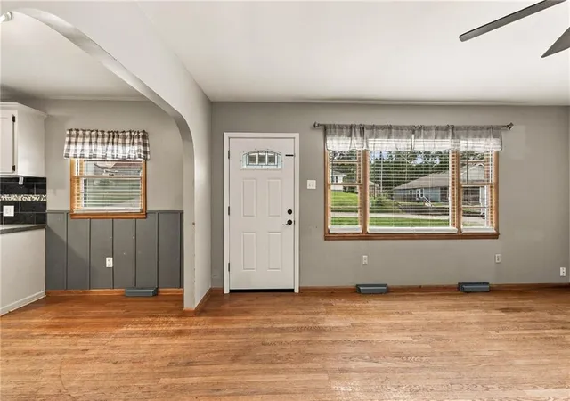 Photo 3 of Sale Pending at 512 E Woods St, Smithville, MO 64089 | MLS# 2643575 | Listing updated on 2026-10-02