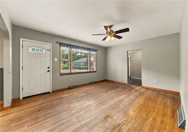 Photo 3 of Sale Pending at 512 E Woods St, Smithville, MO 64089 | MLS# 2643575 | Listing updated on 2026-10-02