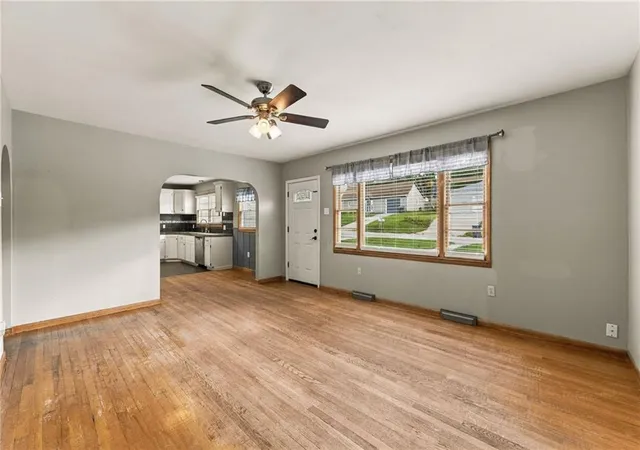 Photo 4 of Sale Pending at 512 E Woods St, Smithville, MO 64089 | MLS# 2643575 | Listing updated on 2026-10-02