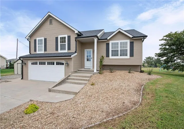 Photo 1 of Sale Pending at 15150 Roger Rd, Leavenworth, KS 66048 | MLS# 2643581 | Listing updated on 2026-10-02