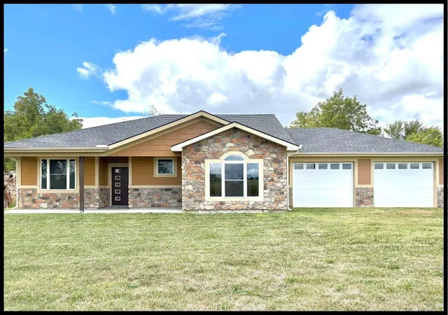 Single family home for sale at 160 NW H Hwy, Warrensburg, MO 64093 | MLS# 2643584