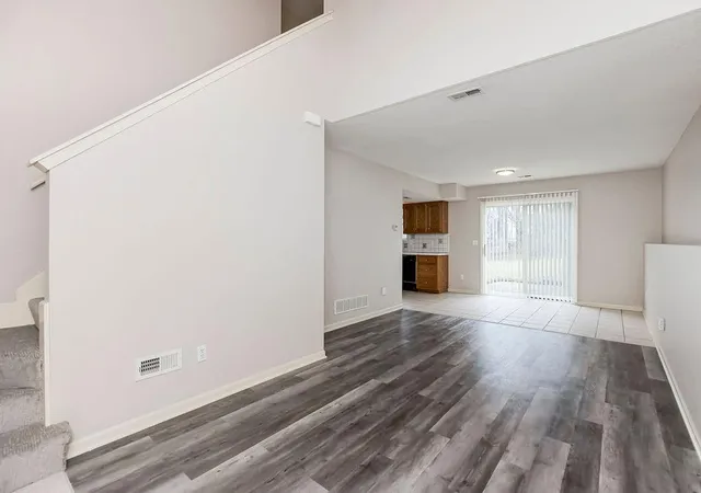 Listing Photo 4 - Condo for sale in building located at 8912-14 NE 73rd Ct, Kansas City, MO 64158
