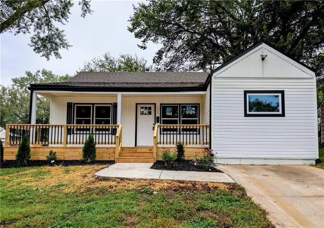 Photo 1 of Sale Pending at 2720 N 33rd Street, Kansas City, KS 66104 | MLS# 2643598 | Listing updated on 2026-09-29
