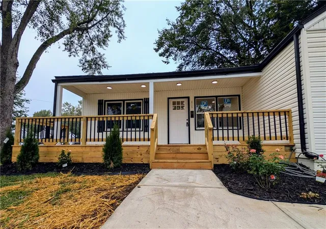 Photo 2 of Sale Pending at 2720 N 33rd Street, Kansas City, KS 66104 | MLS# 2643598 | Listing updated on 2026-09-29
