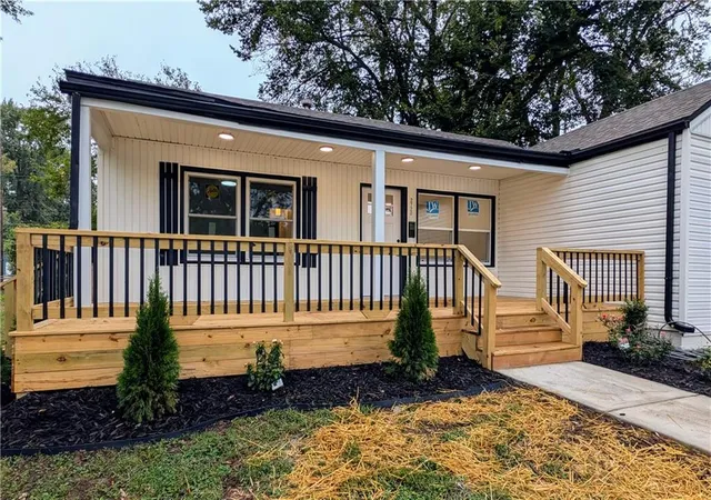 Photo 3 of Sale Pending at 2720 N 33rd Street, Kansas City, KS 66104 | MLS# 2643598 | Listing updated on 2026-09-29