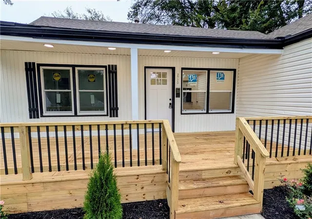 Photo 3 of Sale Pending at 2720 N 33rd Street, Kansas City, KS 66104 | MLS# 2643598 | Listing updated on 2026-09-29