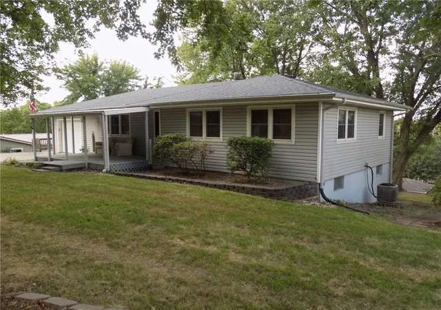 Photo 3 of Single family home for sale at 804 N 6 Street, Wathena, KS 66090 | MLS# 2643599 | Listing updated on 2026-10-05