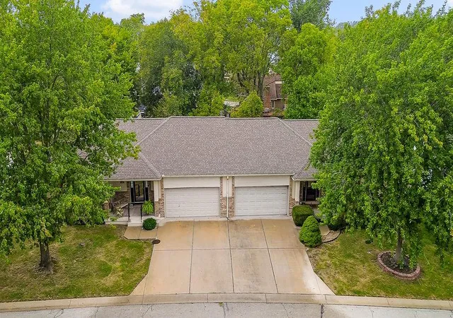 Photo 2 of Sale Pending at 2413 Sw Richwood Cir, Blue Springs, MO 64015 | MLS# 2643601 | Listing updated on 2026-09-30