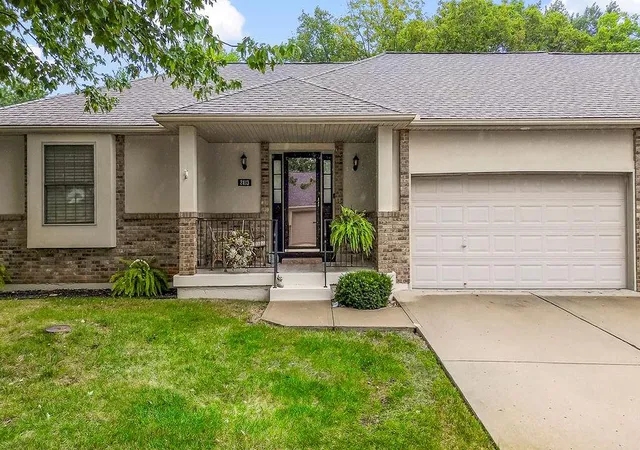 Photo 4 of Sale Pending at 2413 SW Richwood Cir, Blue Springs, MO 64015 | MLS# 2643601 | Listing updated on 2026-09-30