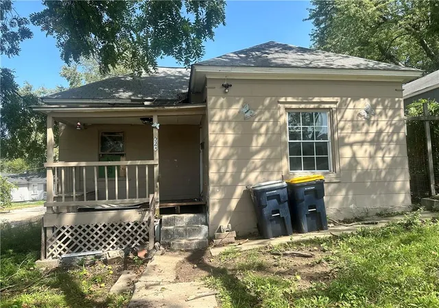 Photo 1 of Single family home for sale at 525 Blue Ridge Blvd, Kansas City, MO 64125 | MLS# 2643604 | Listing updated on 2026-10-06