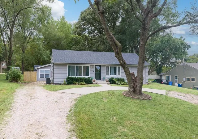 Single family home for sale at 702 E 8th Street, Tonganoxie, KS 66086 | MLS# 2643606
