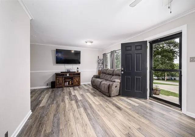 Photo 4 of Single family home for sale at 702 E 8th Street, Tonganoxie, KS 66086 | MLS# 2643606 | Listing updated on 2026-09-27