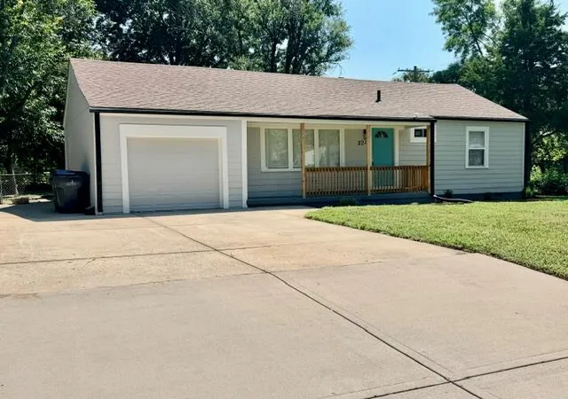Photo 1 of Single family home for sale at 224 S Central St, Olathe, KS 66061 | MLS# 2643607 | Listing updated on 2026-09-25
