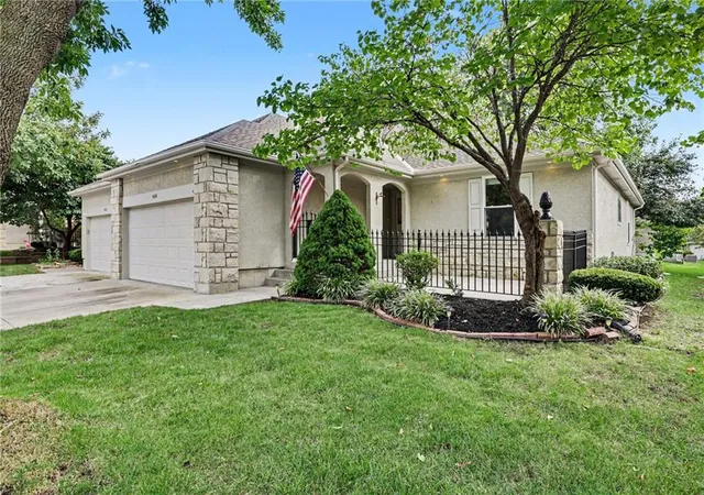 Photo 2 of Single family home for sale at 4008 Sw Homestead Dr, Lees Summit, MO 64082 | MLS# 2643608 | Listing updated on 2026-09-28