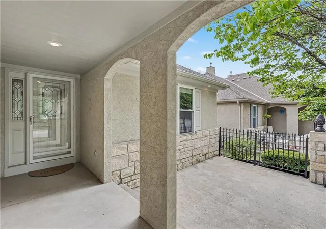 Photo 3 of House for sale at 4008 SW Homestead Dr, Lees Summit, MO 64082 | MLS# 2643608 | Listing updated on 2026-09-28